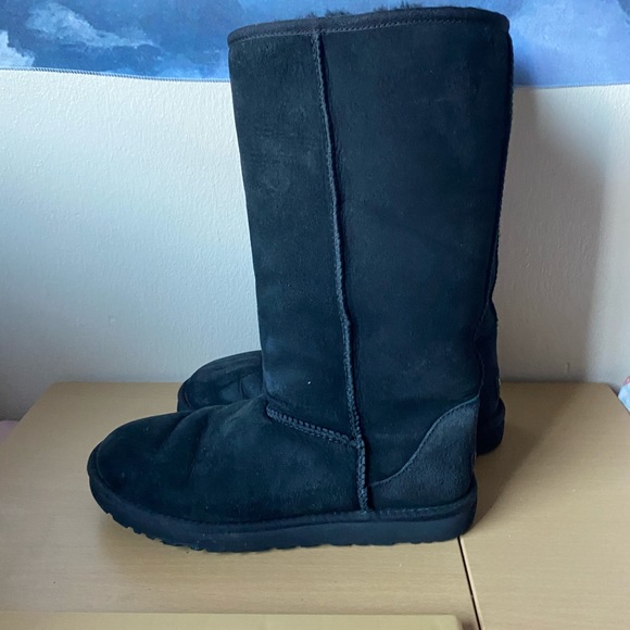 SOLD Black Ugg’s - Picture 2 of 4